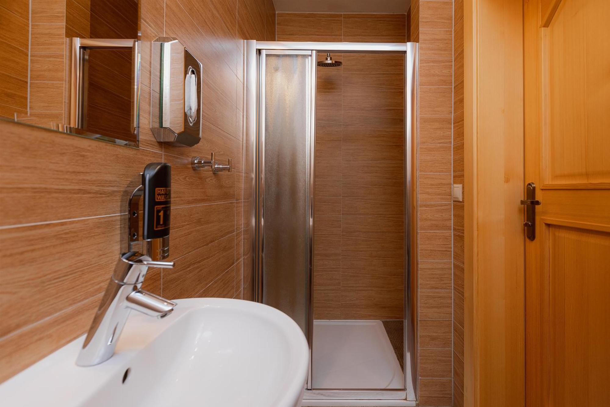 Wellness Rezort Janosikov Dvor Zazriva Exterior foto